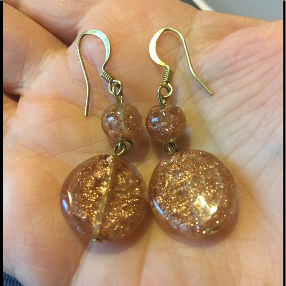 Glass cooper colored sparkly earrings - Picture 2 of 3